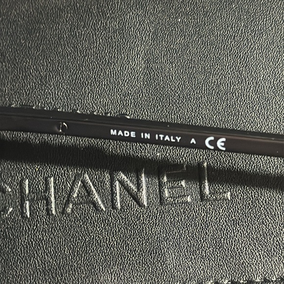 🎄🎄Low Start🎄🎄Chanel sunglasses gently used with pouch, glass case and Sonny’s - Picture 9 of 17